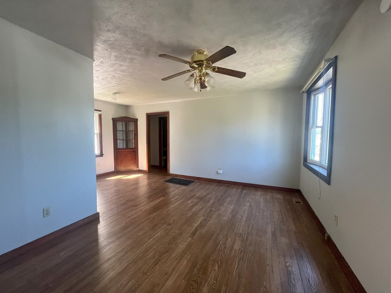 202 Burton Ave - Photo 3 of 11