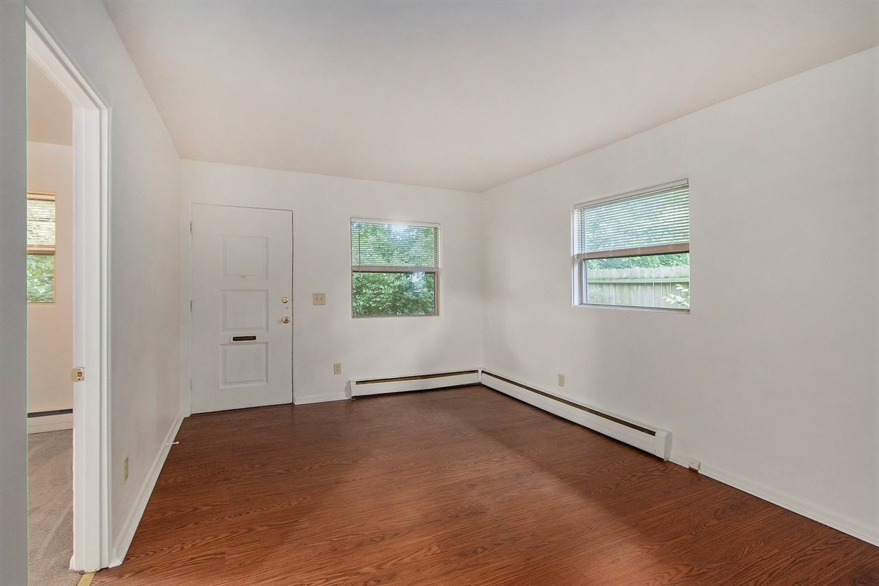 1524 Henson Ave #4 - Photo 3 of 18