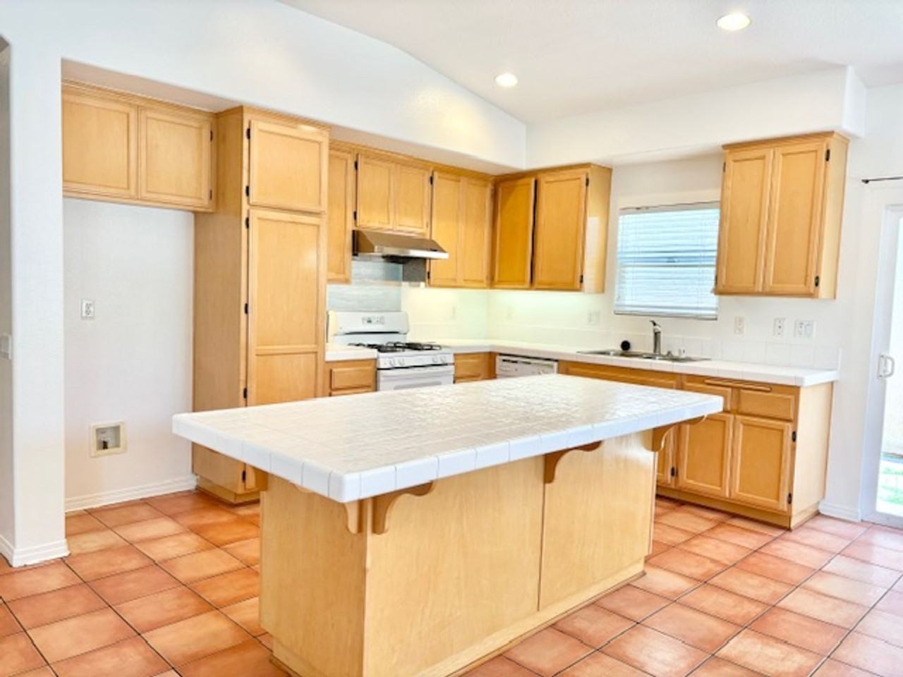 1024 Jonquill Ave - Photo 6 of 26