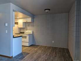 549 N Division St - Photo 1 of 1