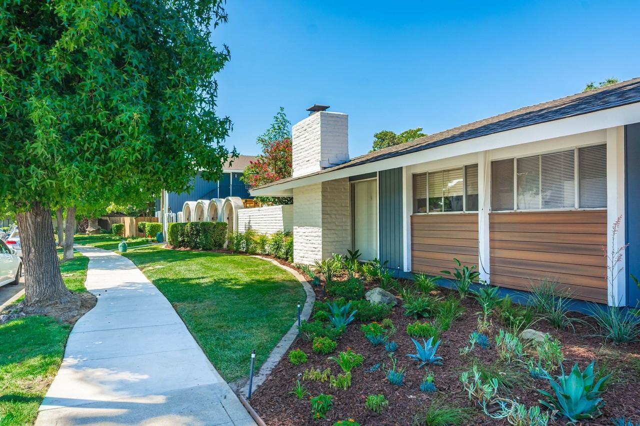 1223 Stratford Circle - Photo 3 of 23