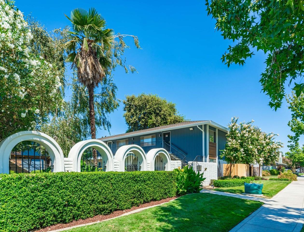 1223 Stratford Circle - Photo 6 of 23