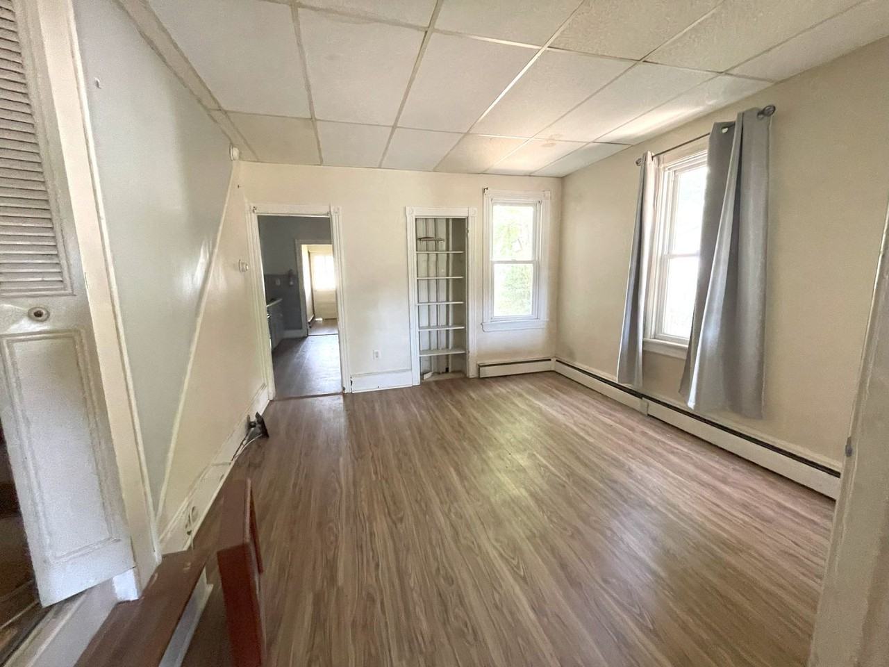 516 Burlington Ave - Photo 2 of 8