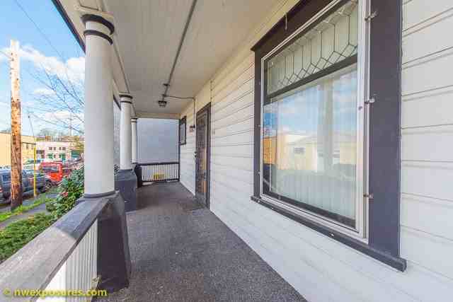 906 Se Harrison St - Photo 3 of 22