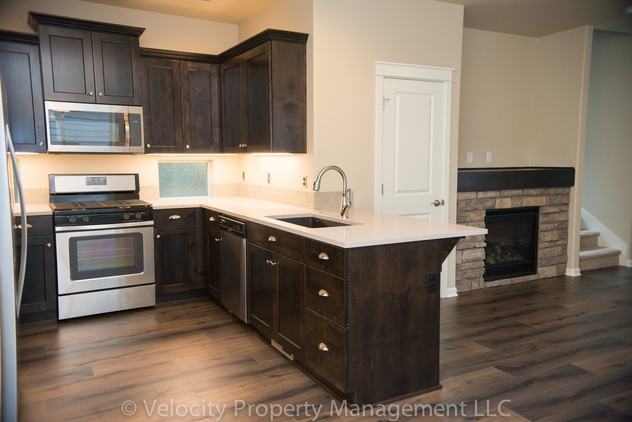 20824 Gateway Dr - Photo 4 of 50