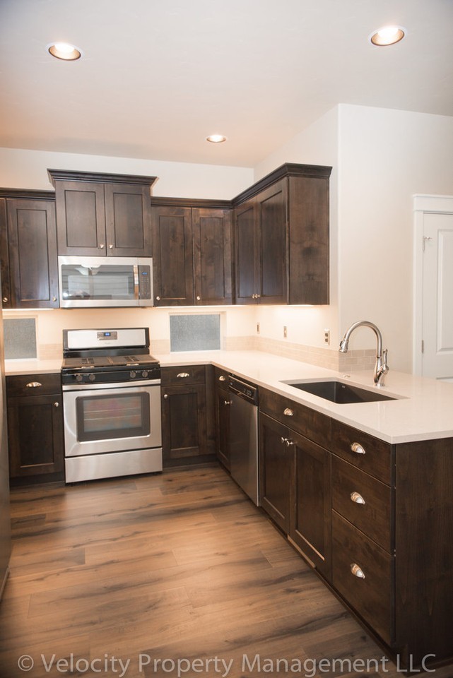 20824 Gateway Dr - Photo 5 of 50