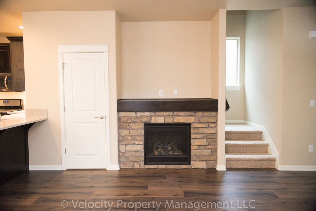 20824 Gateway Dr - Photo 7 of 50