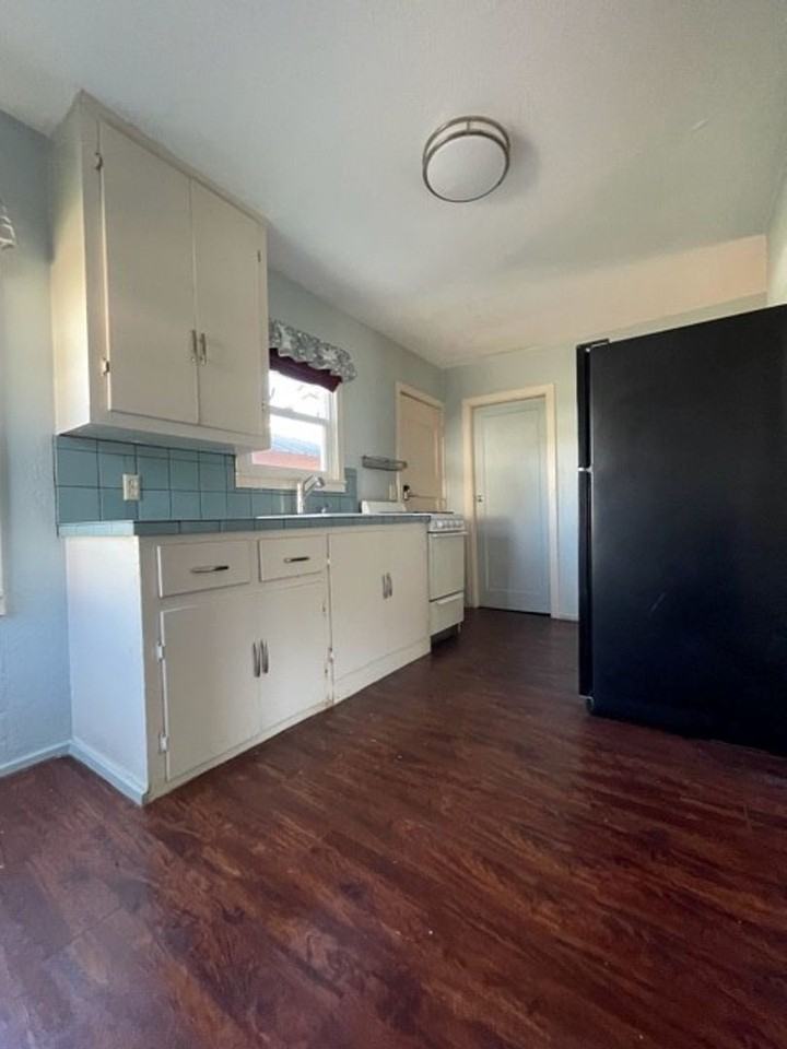 634 Ne Faculty Row - Photo 7 of 15