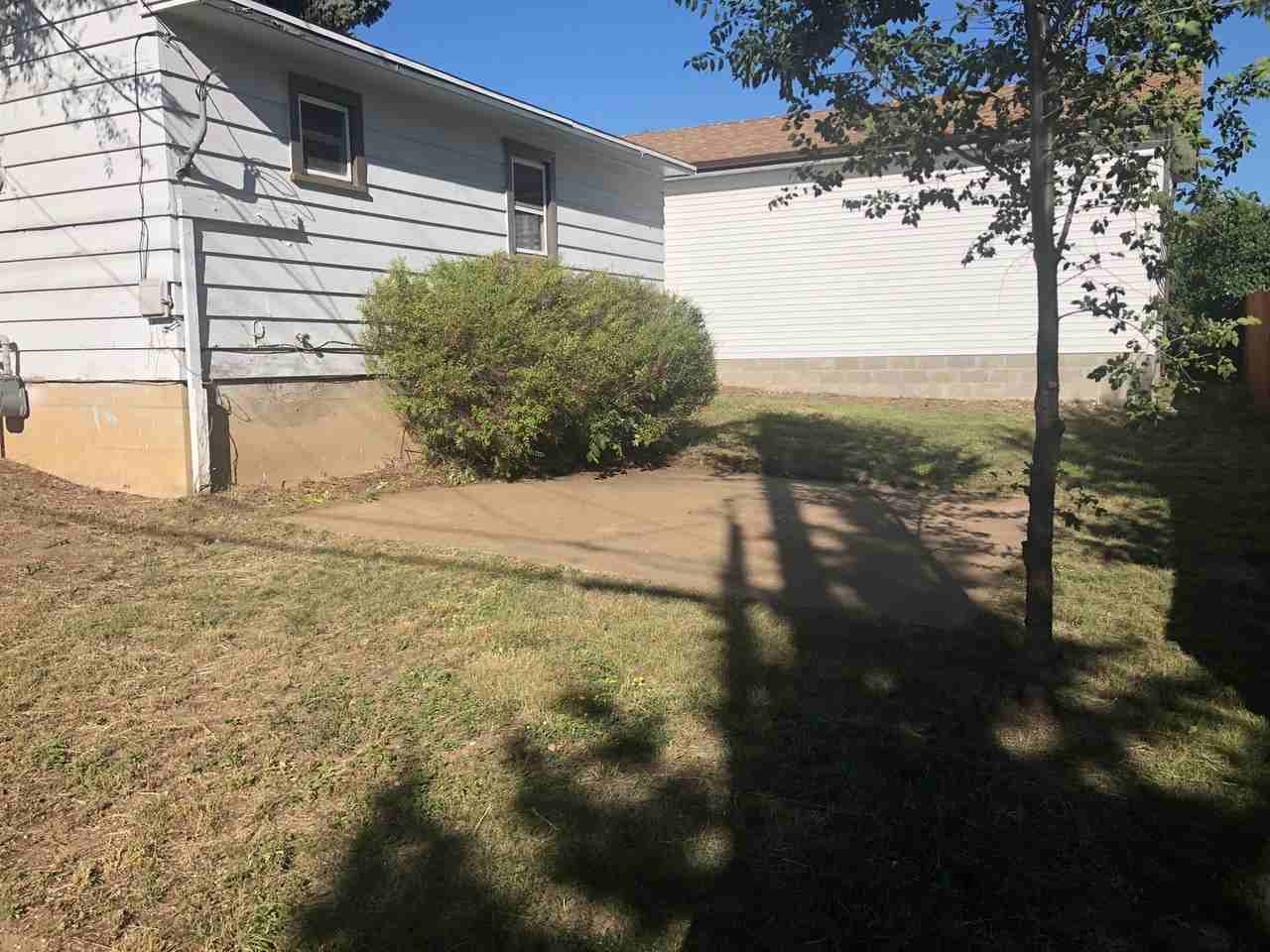 719 3rd St W - Photo 2 of 10