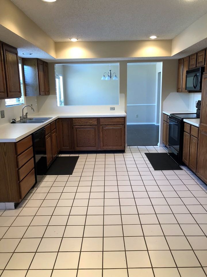 6027 Bent Creek Trl - Photo 3 of 13