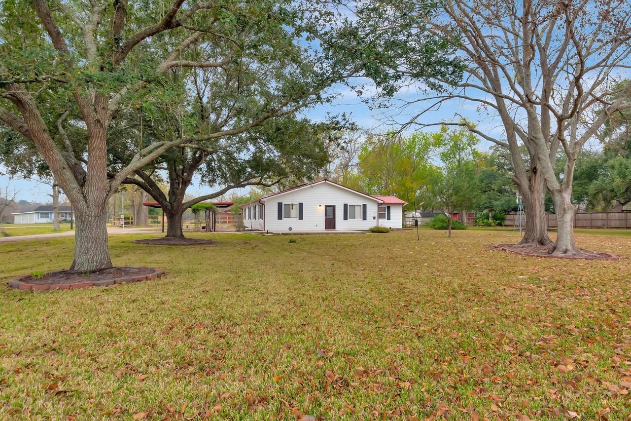 1422 Garden Rd - Photo 2 of 13