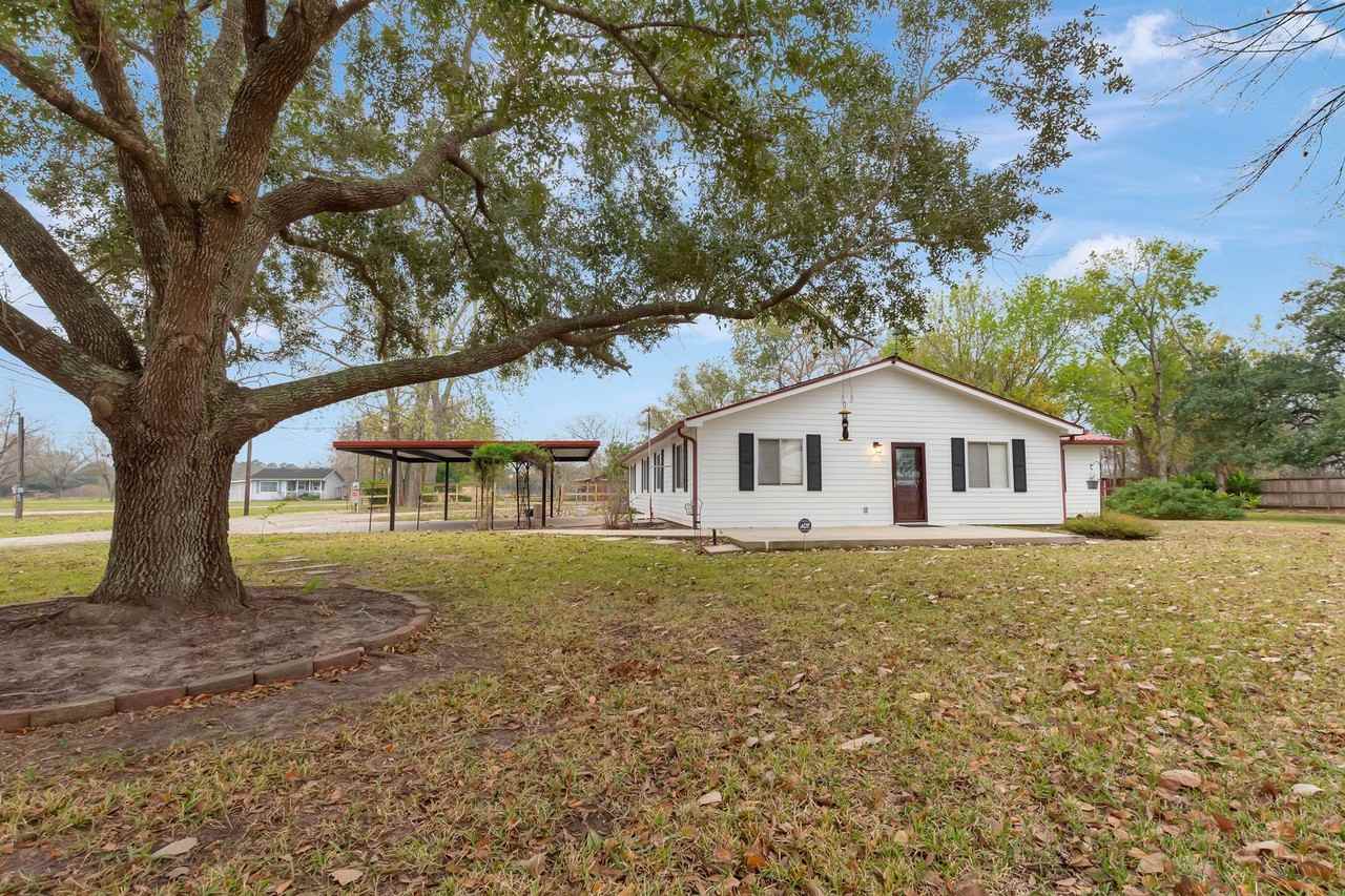 1422 Garden Rd - Photo 3 of 13