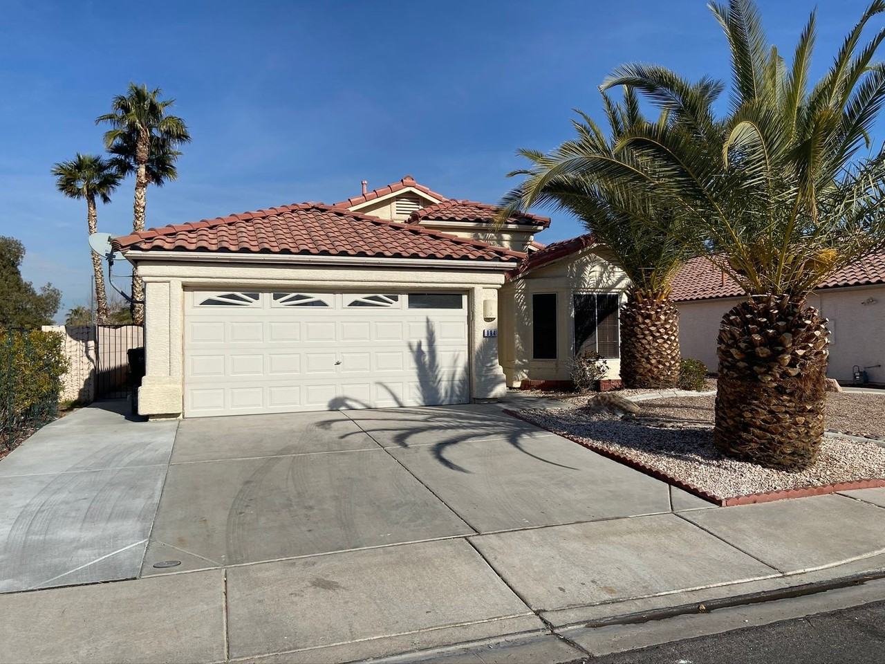 994 Trackers Glen Ave - Photo 2 of 33