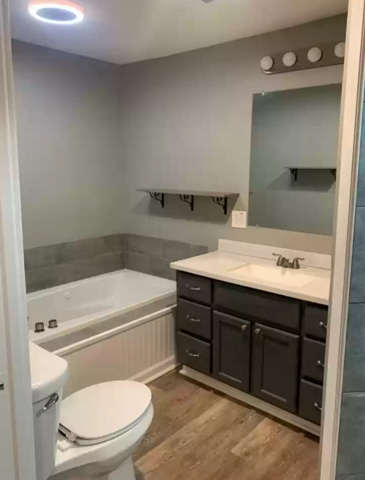 308 S Elm St - Photo 5 of 9