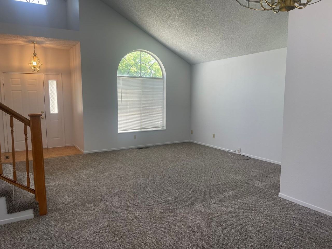 6061 Stonecreek Dr - Photo 2 of 23