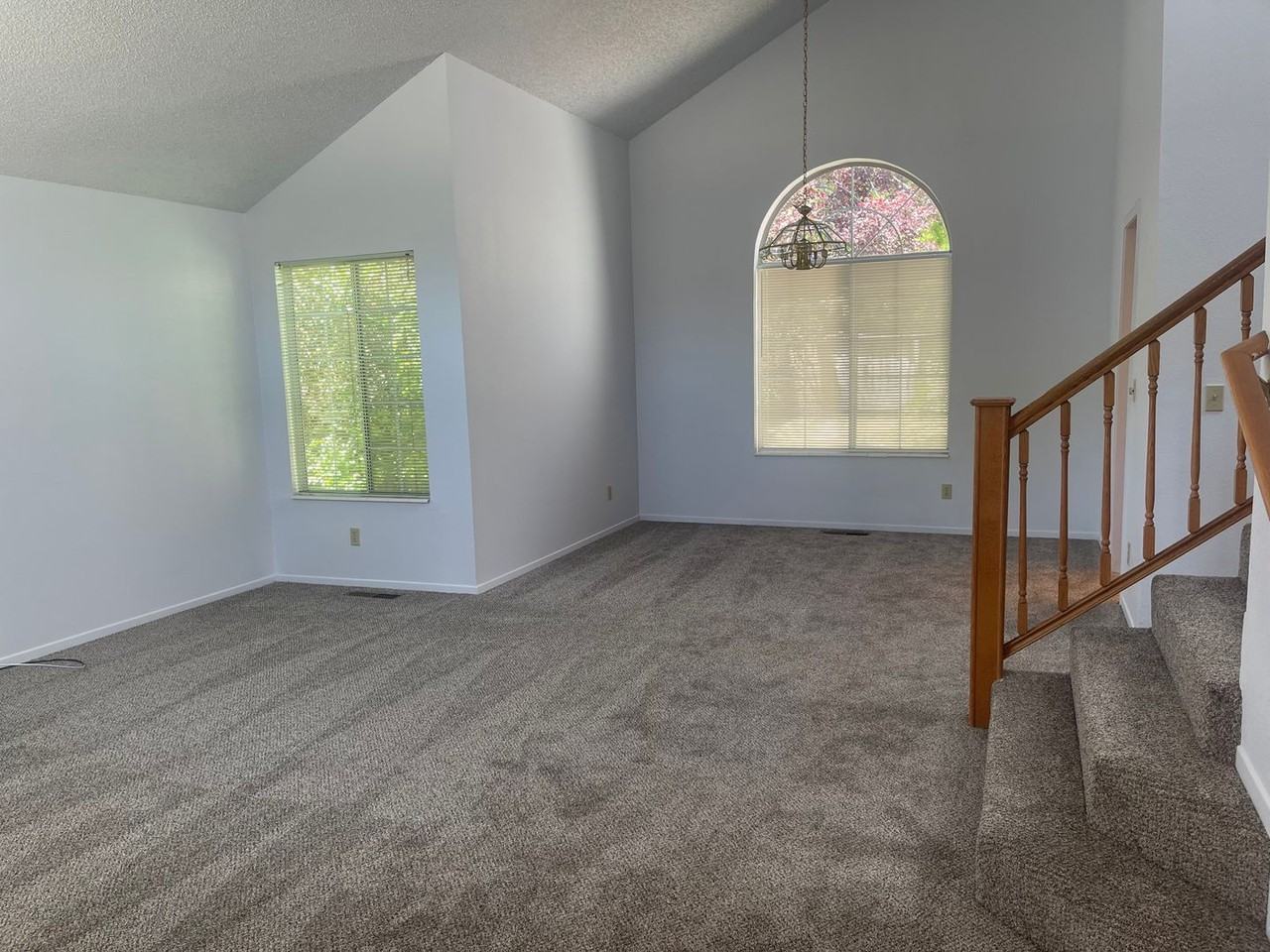 6061 Stonecreek Dr - Photo 3 of 23