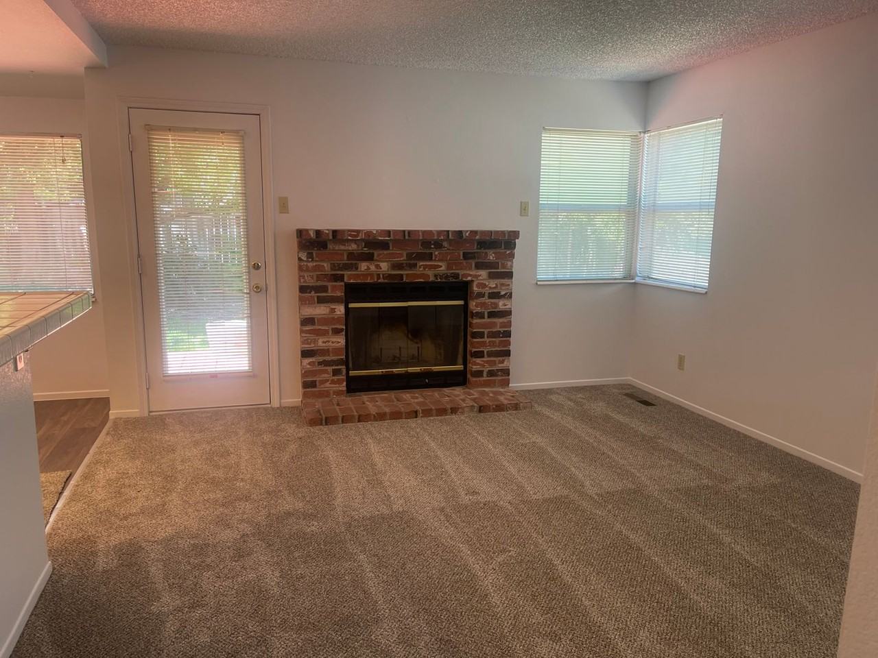6061 Stonecreek Dr - Photo 5 of 23
