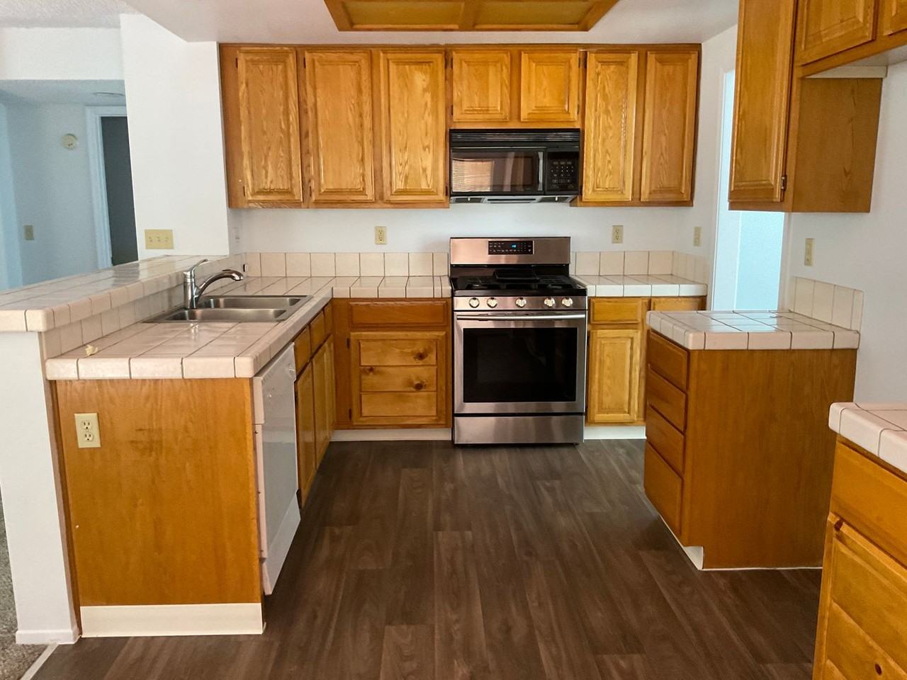 6061 Stonecreek Dr - Photo 6 of 23