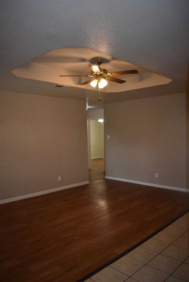 837 Lakeview Dr - Photo 4 of 22