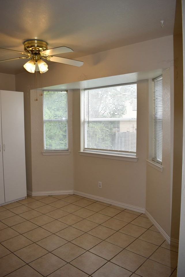 837 Lakeview Dr - Photo 7 of 22