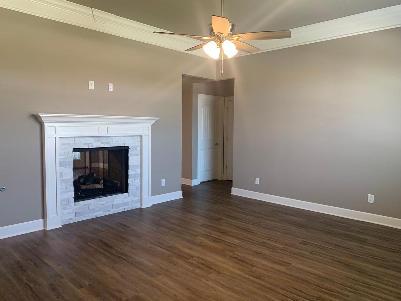 1302 Cupboard Trl - Photo 3 of 14