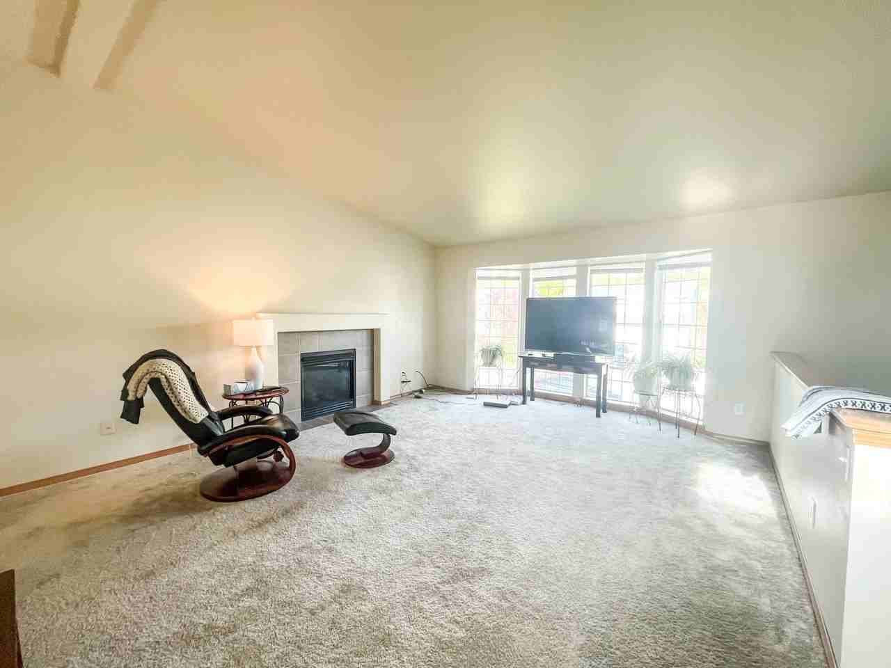 17332 74th Dr Ne - Photo 3 of 20