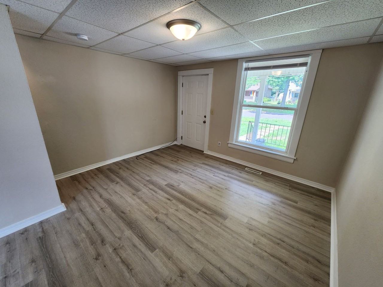 1342 N Broadway Ave #1 - Photo 7 of 35