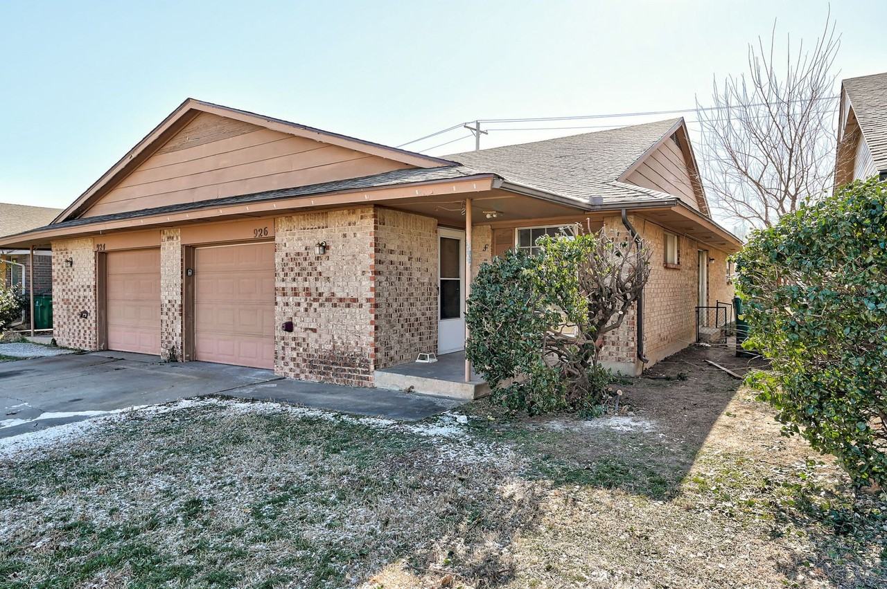 924 SW 97th St Duplex - Photo 3 of 50