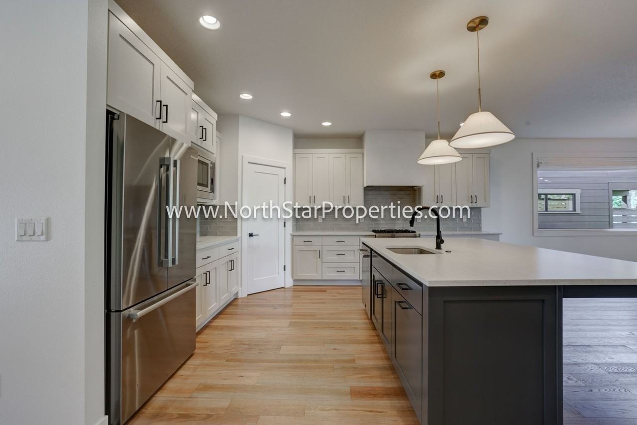 2542 Nw Marken St - Photo 5 of 35