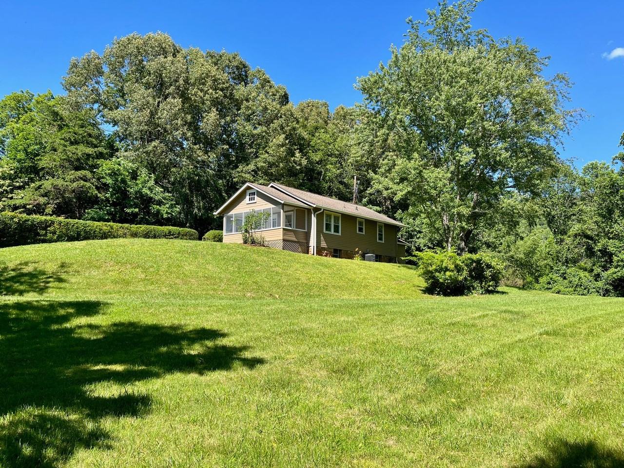 51 Maple Dr - Photo 2 of 22