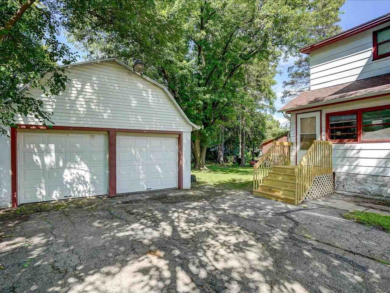 302 S Shuman St - Photo 3 of 24