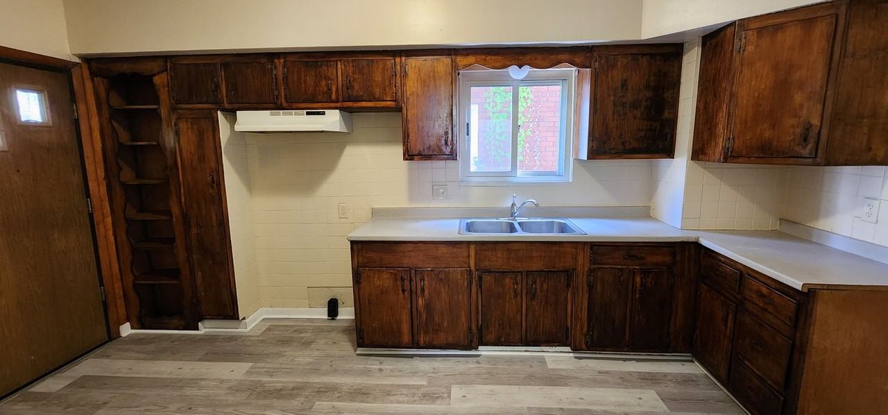 1512 Kenneth Ave - Photo 3 of 13