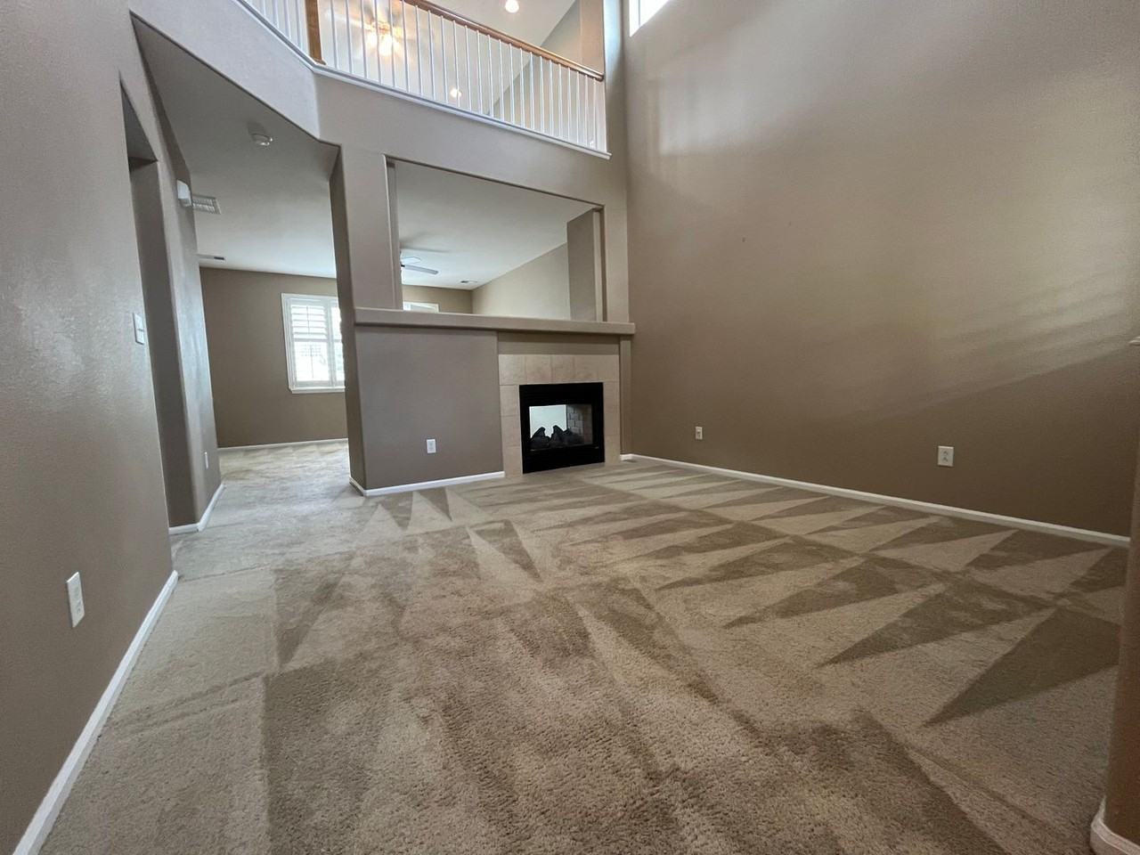 3717 Castle Peak Ave - Photo 4 of 32