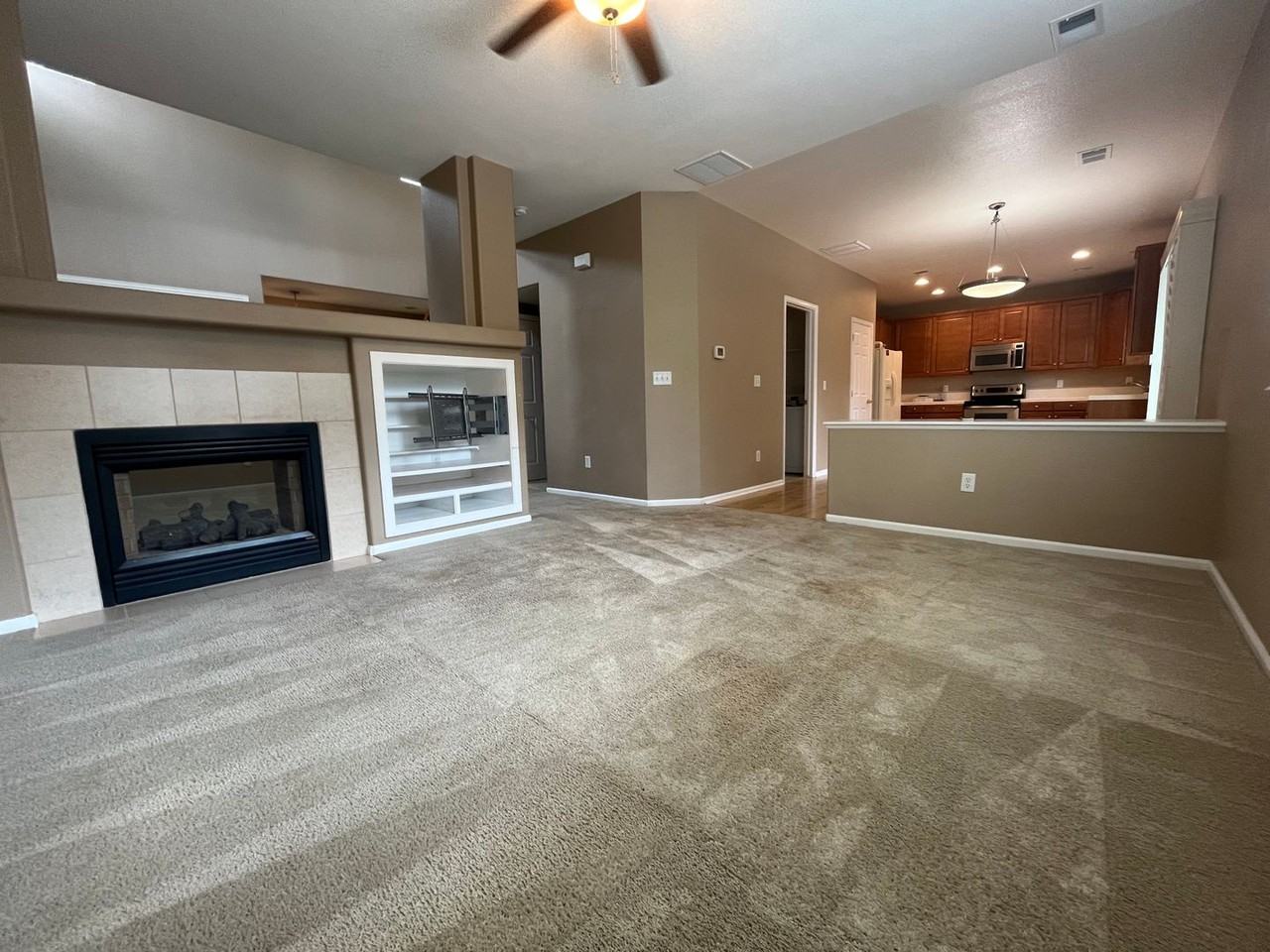 3717 Castle Peak Ave - Photo 7 of 32