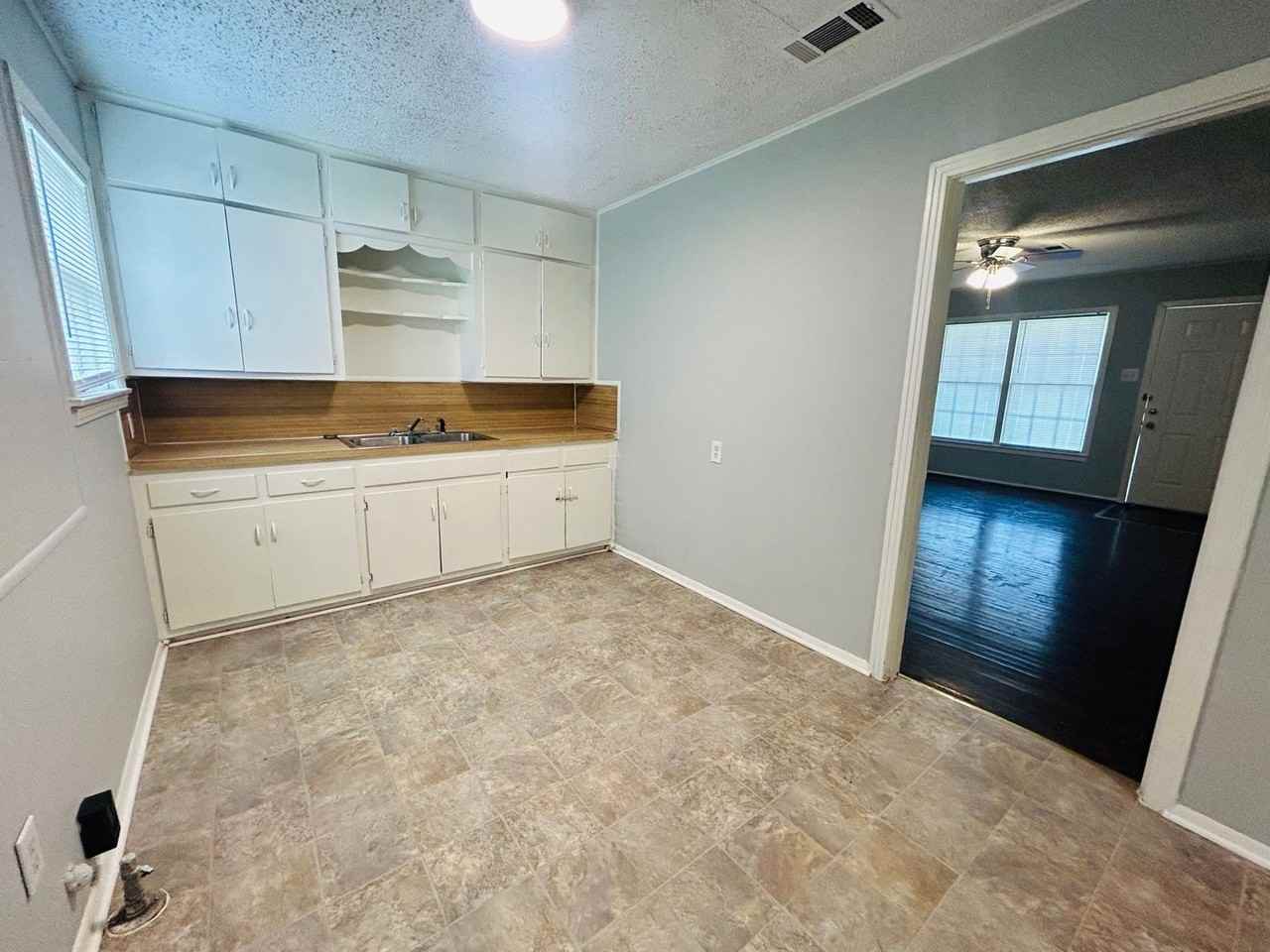 3816 Cumberland Ave - Photo 2 of 8