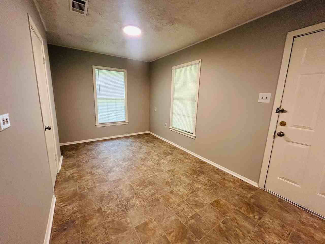 3816 Cumberland Ave - Photo 3 of 8