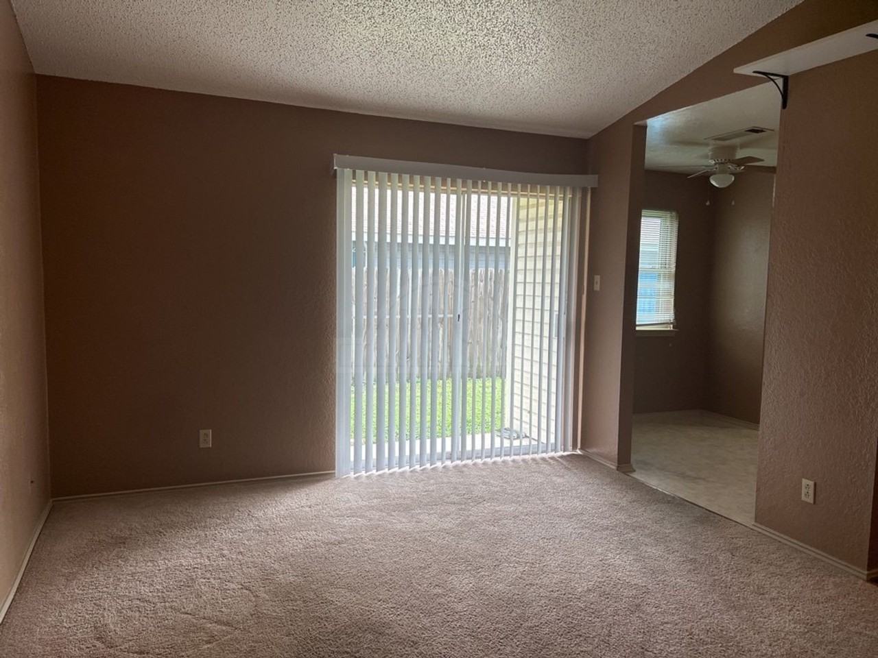 2212 Silverhill Dr - Photo 4 of 13