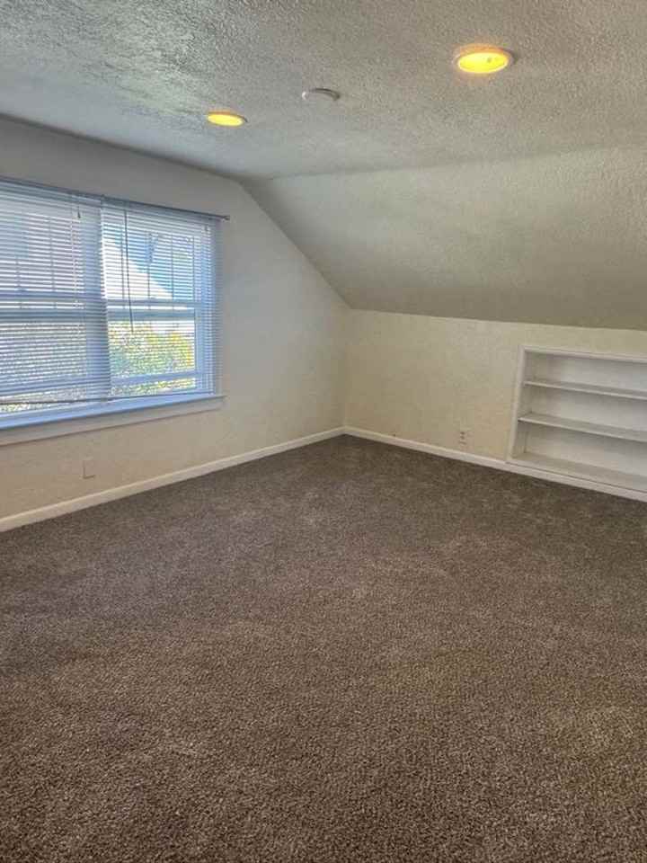 2306 E Mill Plain Blvd - Photo 5 of 48
