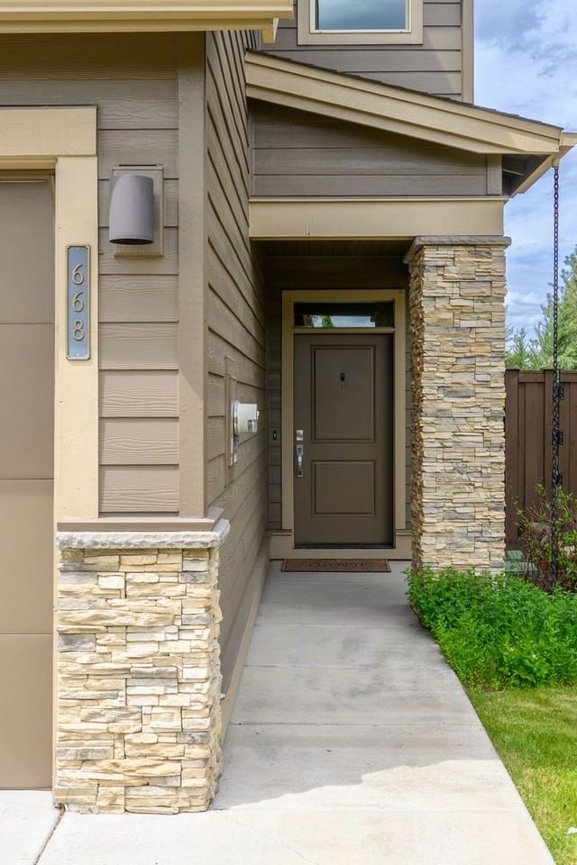 668 Ne Vail Ln - Photo 2 of 32
