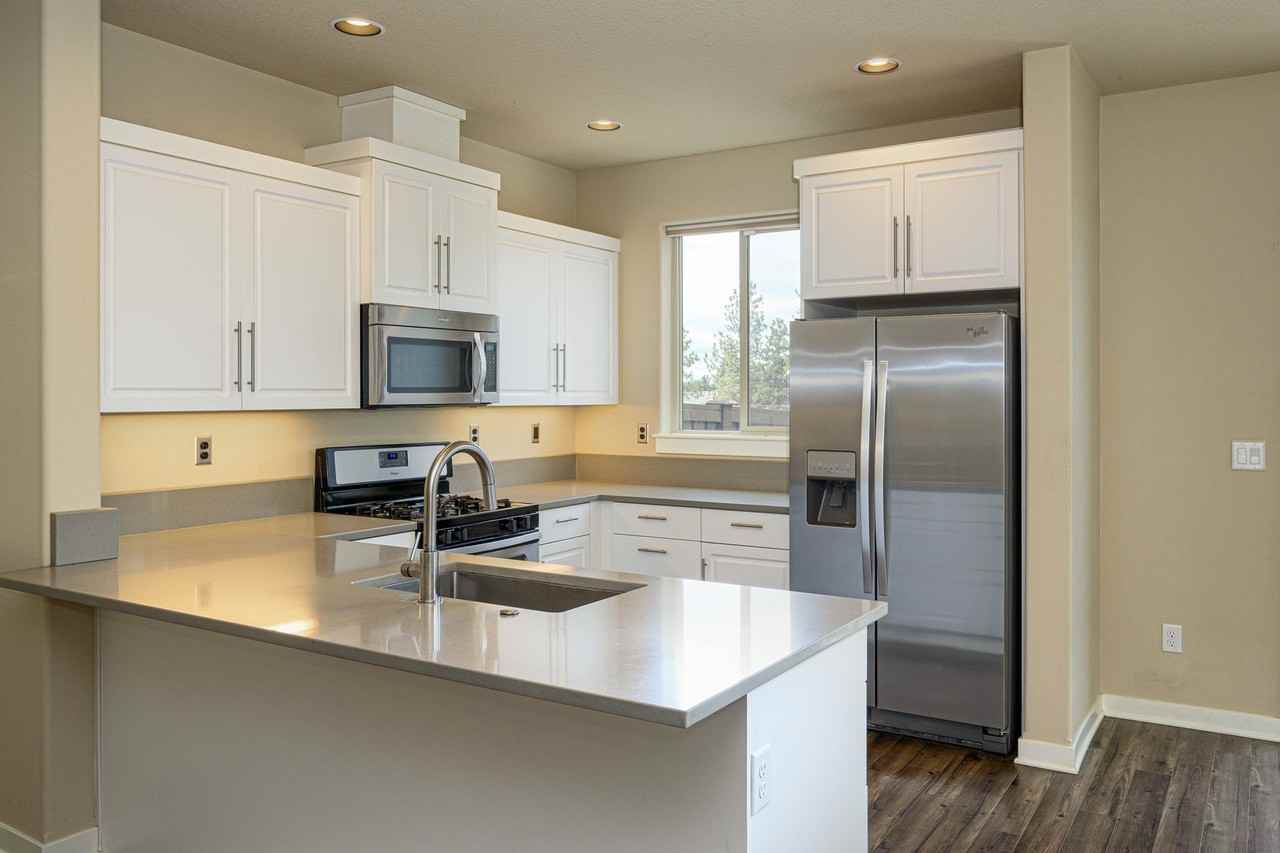 668 Ne Vail Ln - Photo 5 of 32