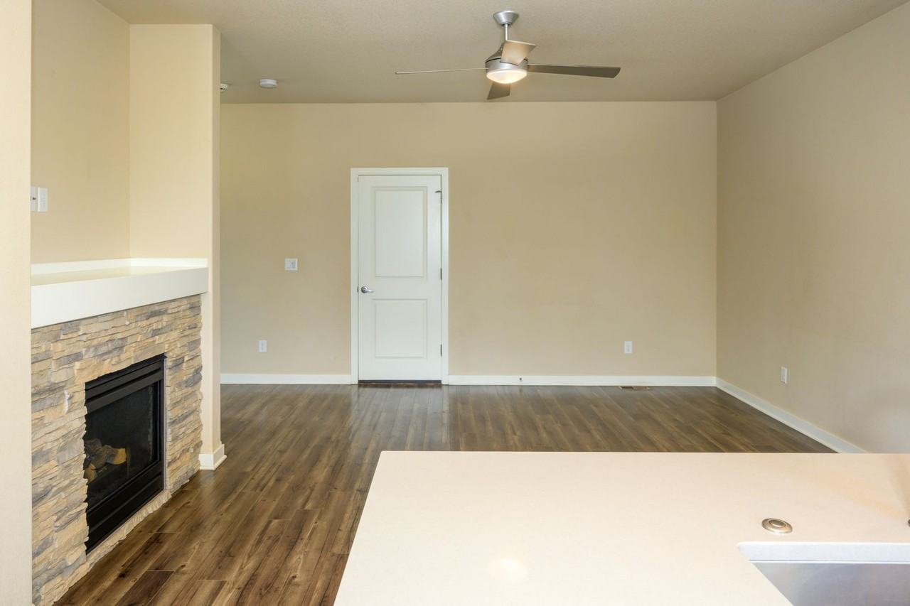 668 Ne Vail Ln - Photo 6 of 32