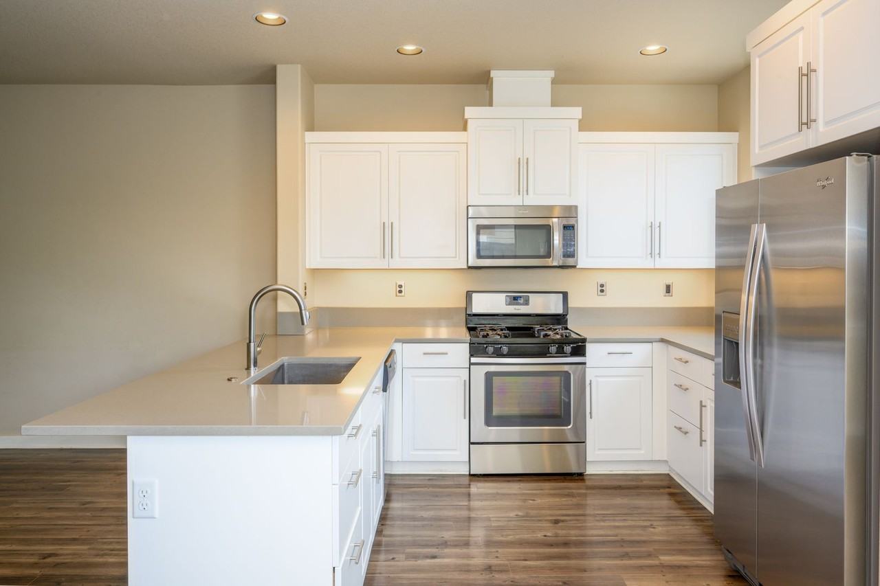 668 Ne Vail Ln - Photo 7 of 32