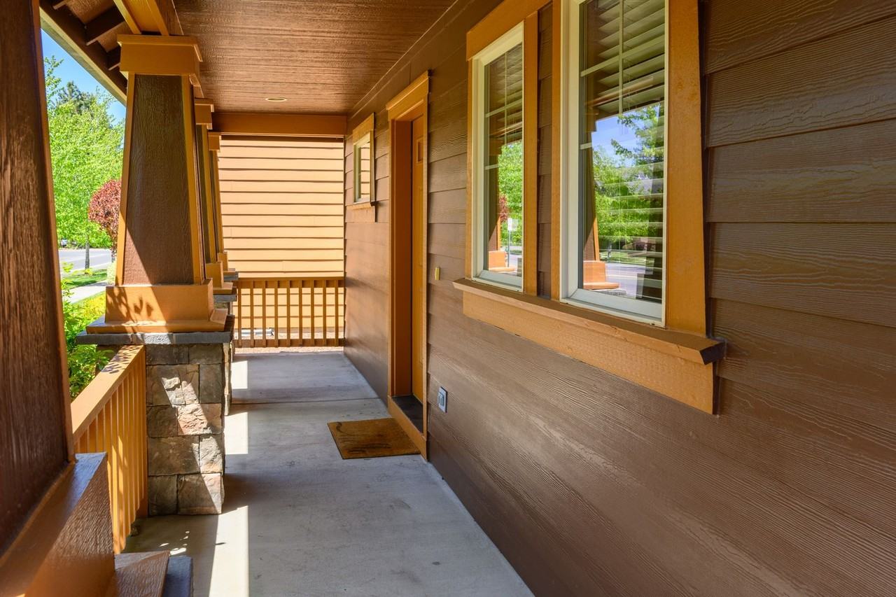 20468 Brentwood Ave - Photo 3 of 36