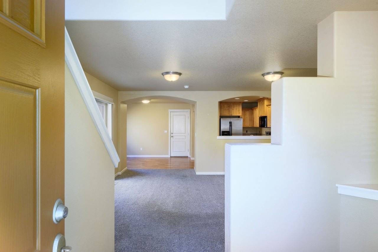 20468 Brentwood Ave - Photo 4 of 36