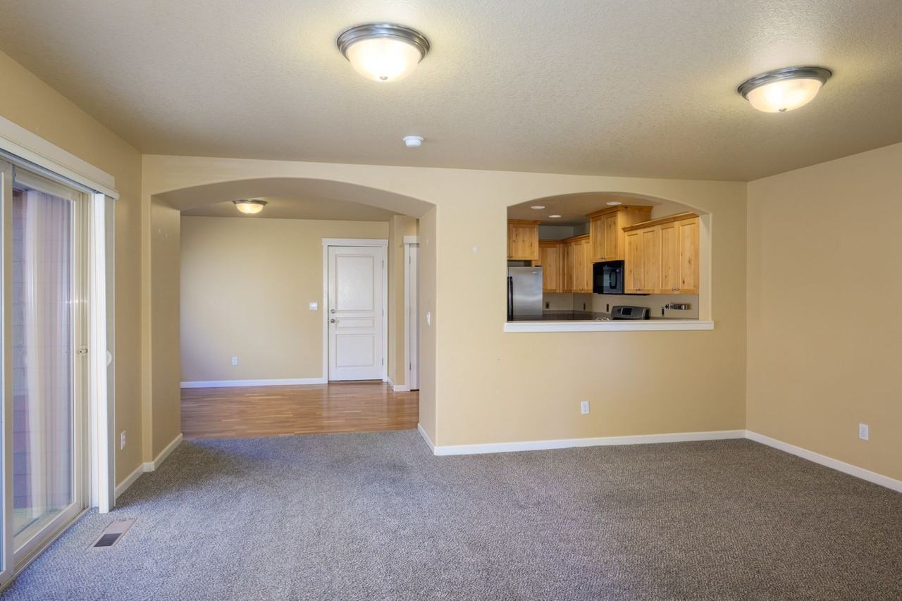 20468 Brentwood Ave - Photo 6 of 36