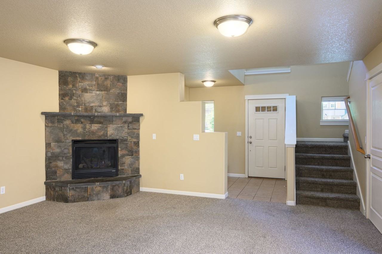 20468 Brentwood Ave - Photo 7 of 36