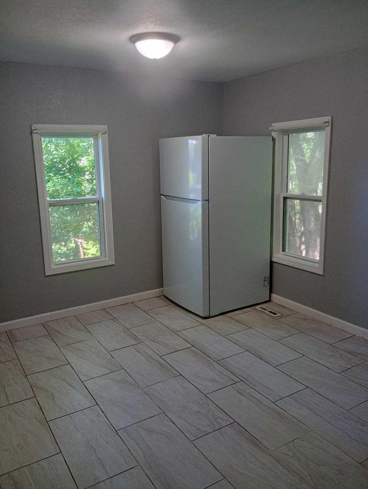 5303 Sawyer St - Photo 5 of 12