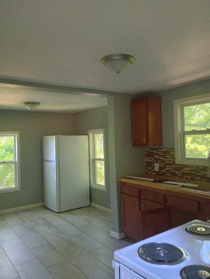 5303 Sawyer St - Photo 6 of 12