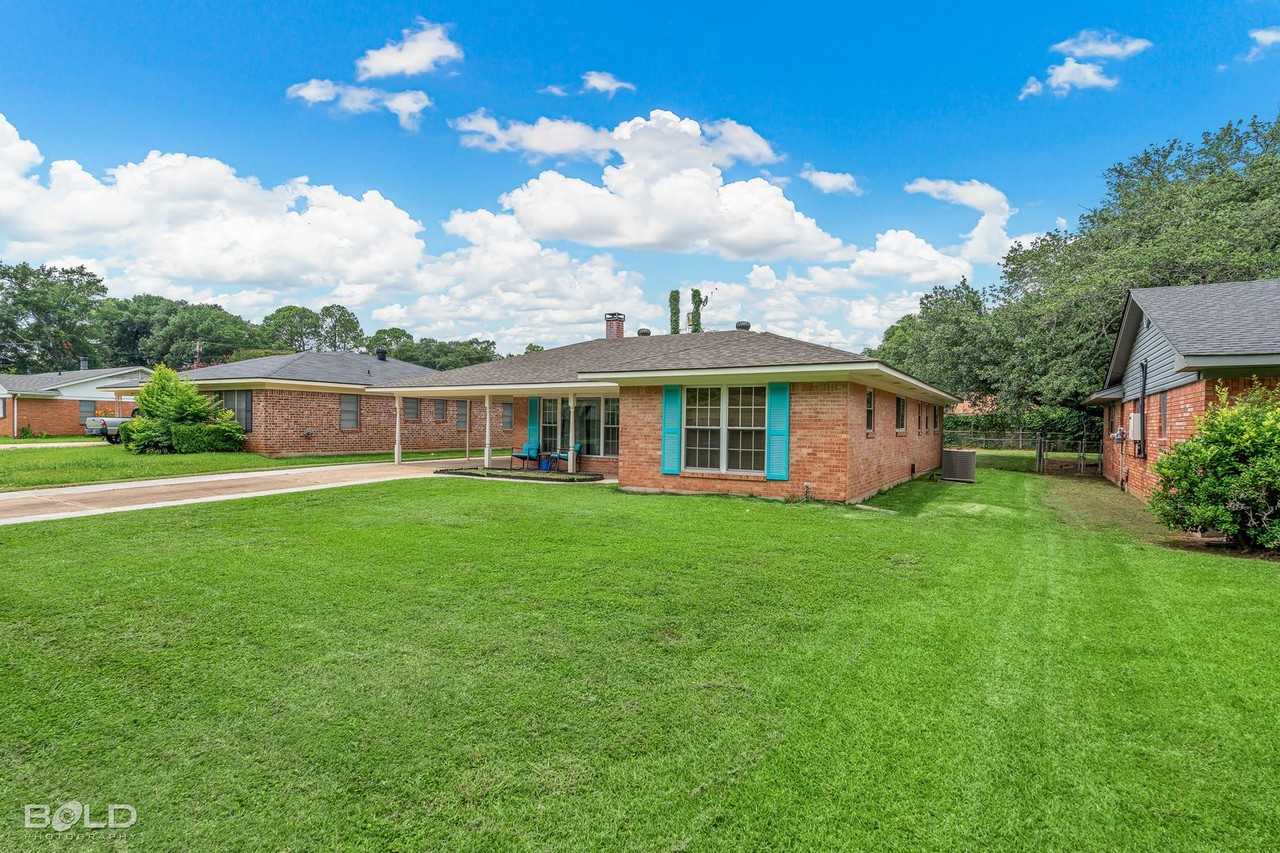 350 Wayne Dr - Photo 3 of 31