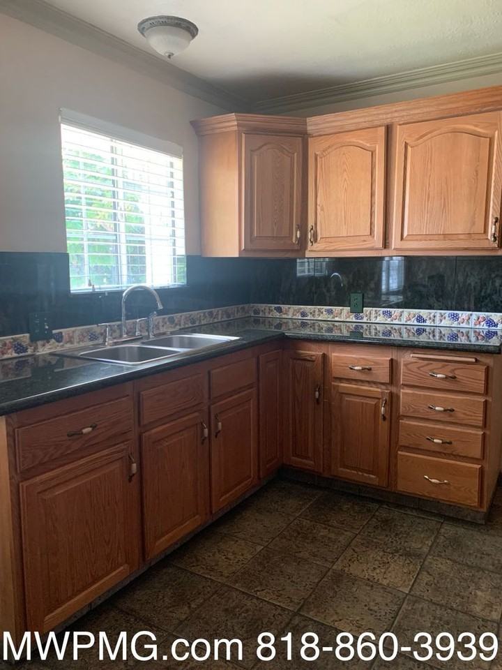 1011 Shadow Ln - Photo 2 of 4